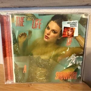 Taylor Swift The Life of a Showgirl CD & Hand Signed Photo 1! New, Sealed
